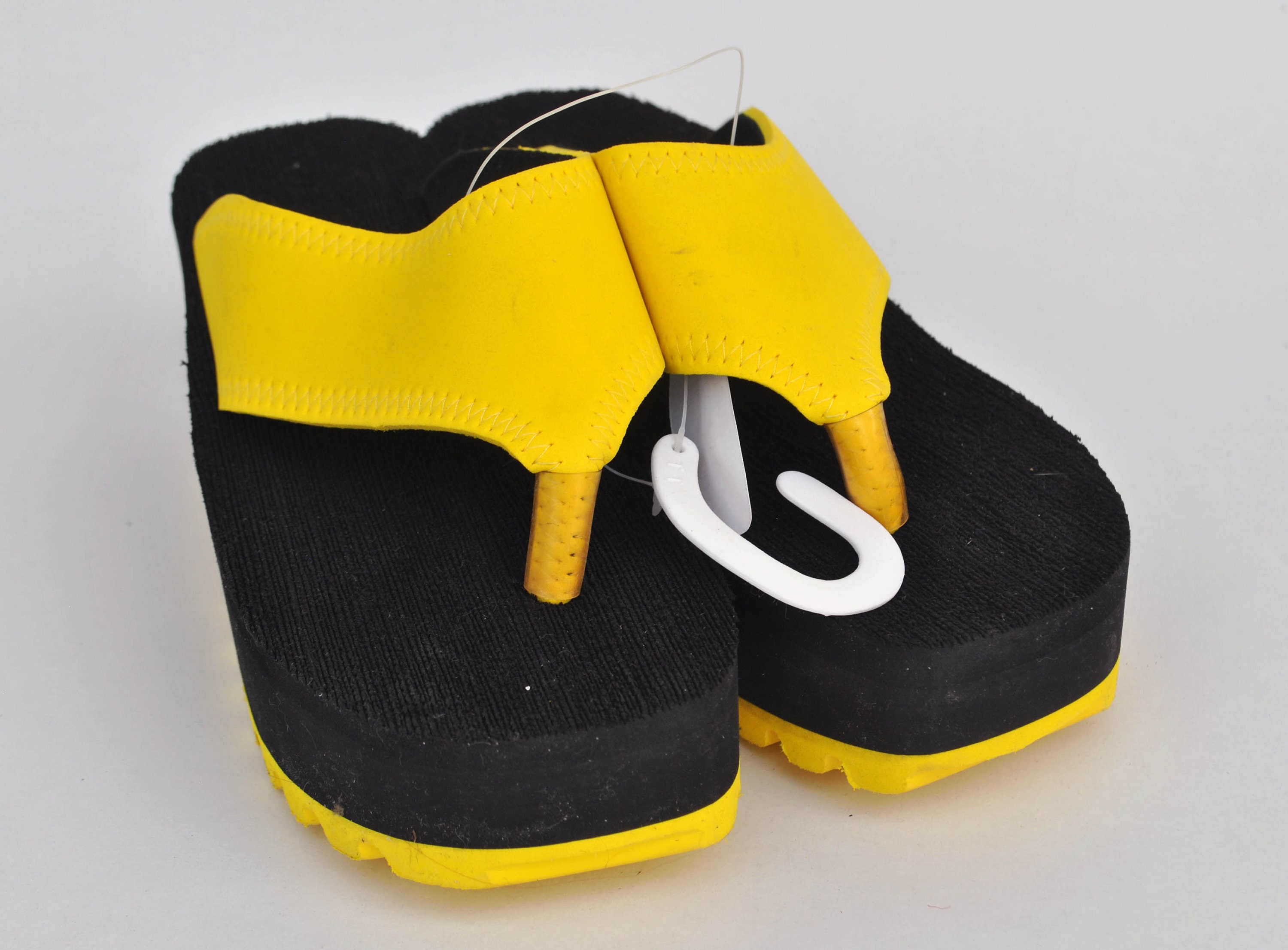 Vintage Platform Flip Flop Sandals – Black & Yellow Chunky Wedge