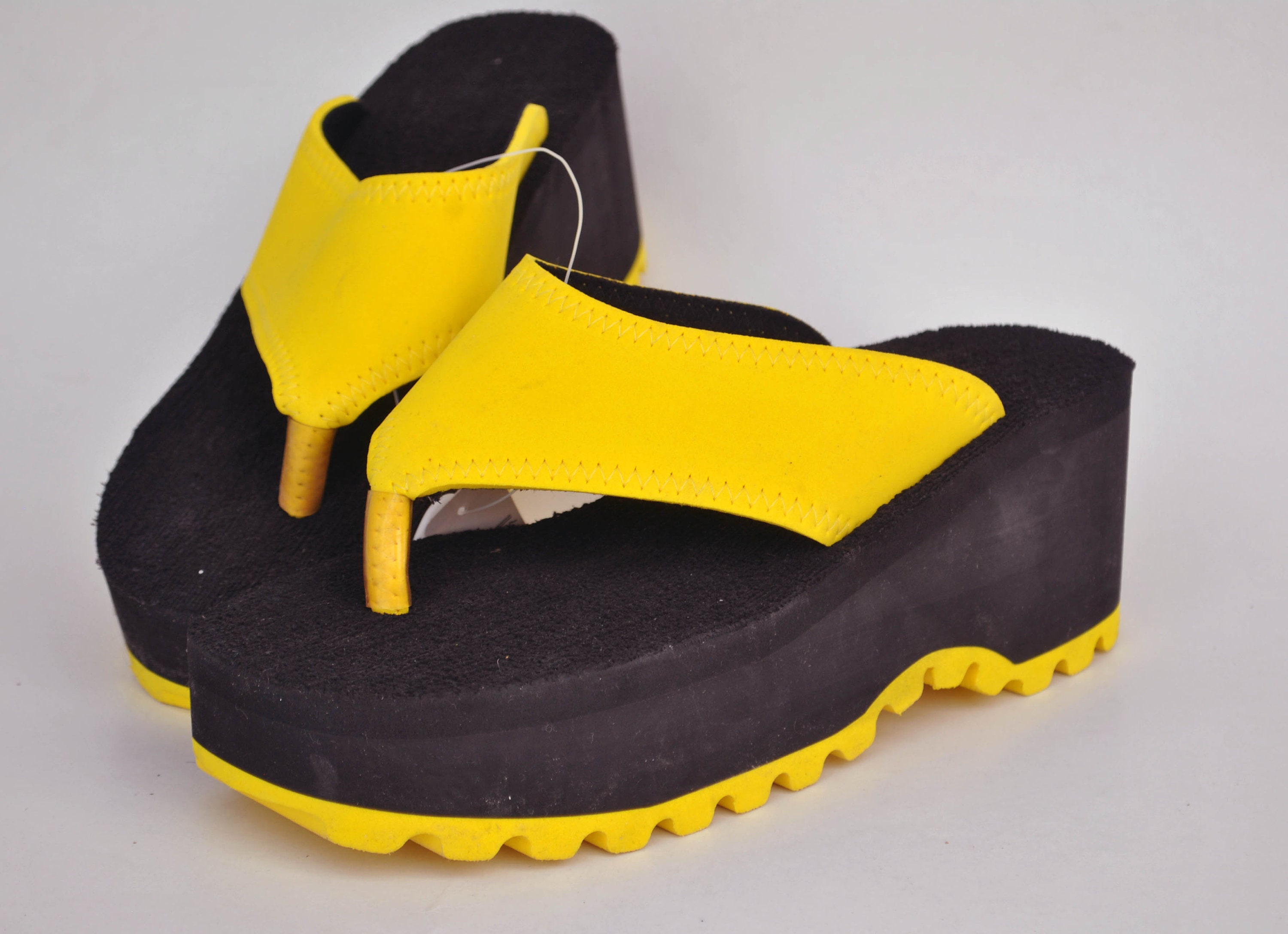 Vintage Platform Flip Flop Sandals – Black & Yellow Chunky Wedge