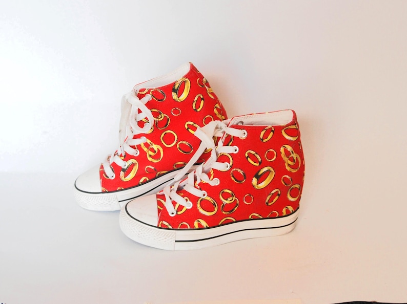 Vintage rote hohe Turnschuhe | Grafikdruck Segeltuchschuhe | Plateau Style Schnürschuhe | Statement Schuhe Größe 37 uk 4 uns 6 Bild 1