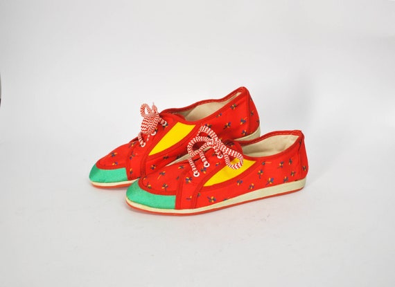 Vintage Colorful Canvas Shoes – Red Folk Style Sneakers – Retro Handmade Look Lace-Up Shoes size eu 38 uk 5 us 7