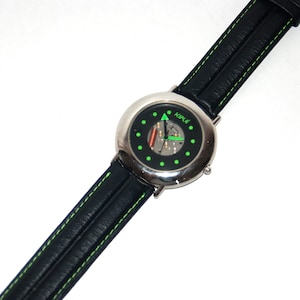 Reloj futurista vintage / Reloj con esfera transparente Y2K / Reloj tecnológico verde neón / Reloj minimalista de los 90 / Reloj con estética cibernética