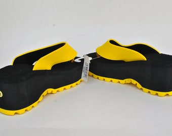 Vintage Platform Flip Flop Sandals – Black & Yellow Chunky Wedge