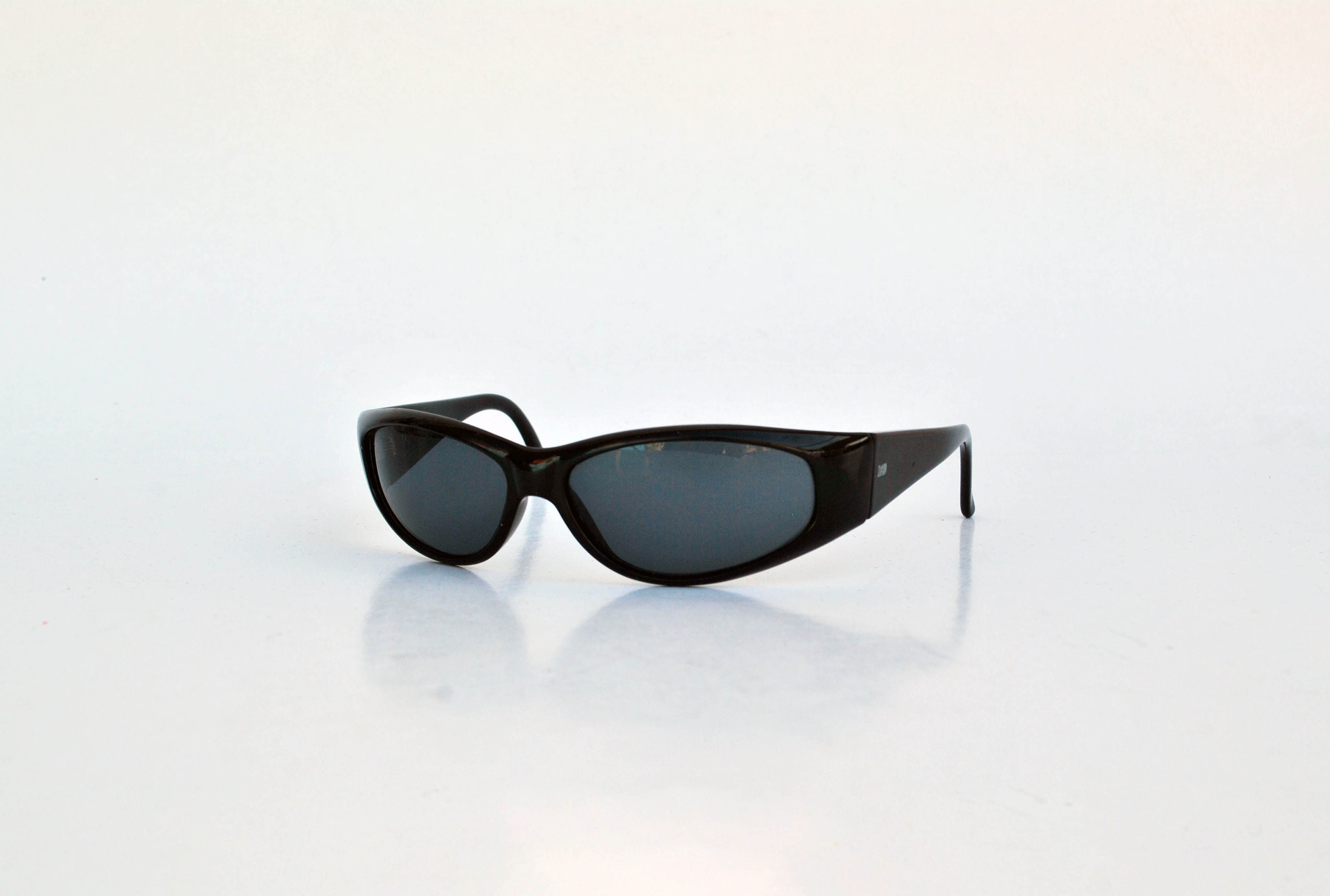 Vintage Black Sunglasses Retro Eye Wear Round Womens Club Vintage Black Sunglasses Retro Eye Wear Round Womens Club