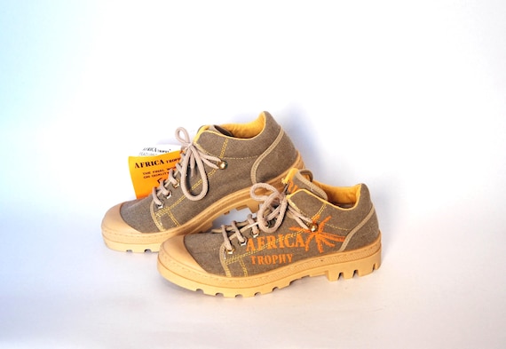 Vintage Africa Trophy Canvas Hiking Shoes | Retro Outdoor Footwear | 1990s Casual Shoes size eu 37 uk 4 us 6