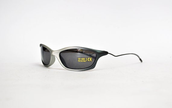 Silver Vintage Y2K Wrap Sunglasses Black & Silver | Retro Sport Style | Unisex 2000s Eyewear
