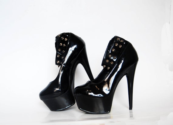 womens black stilettos