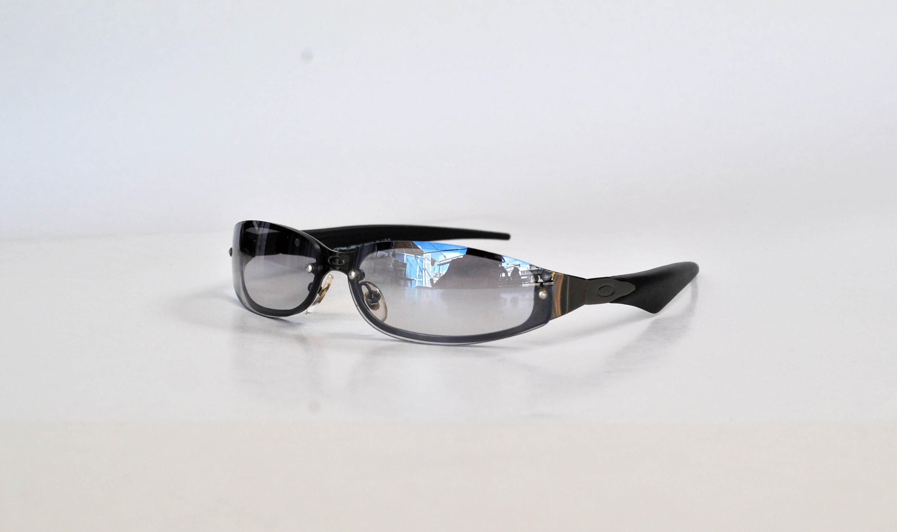Oakley Matrix Rave Sunglasses Black Mirror Round Sunglasses pic picture