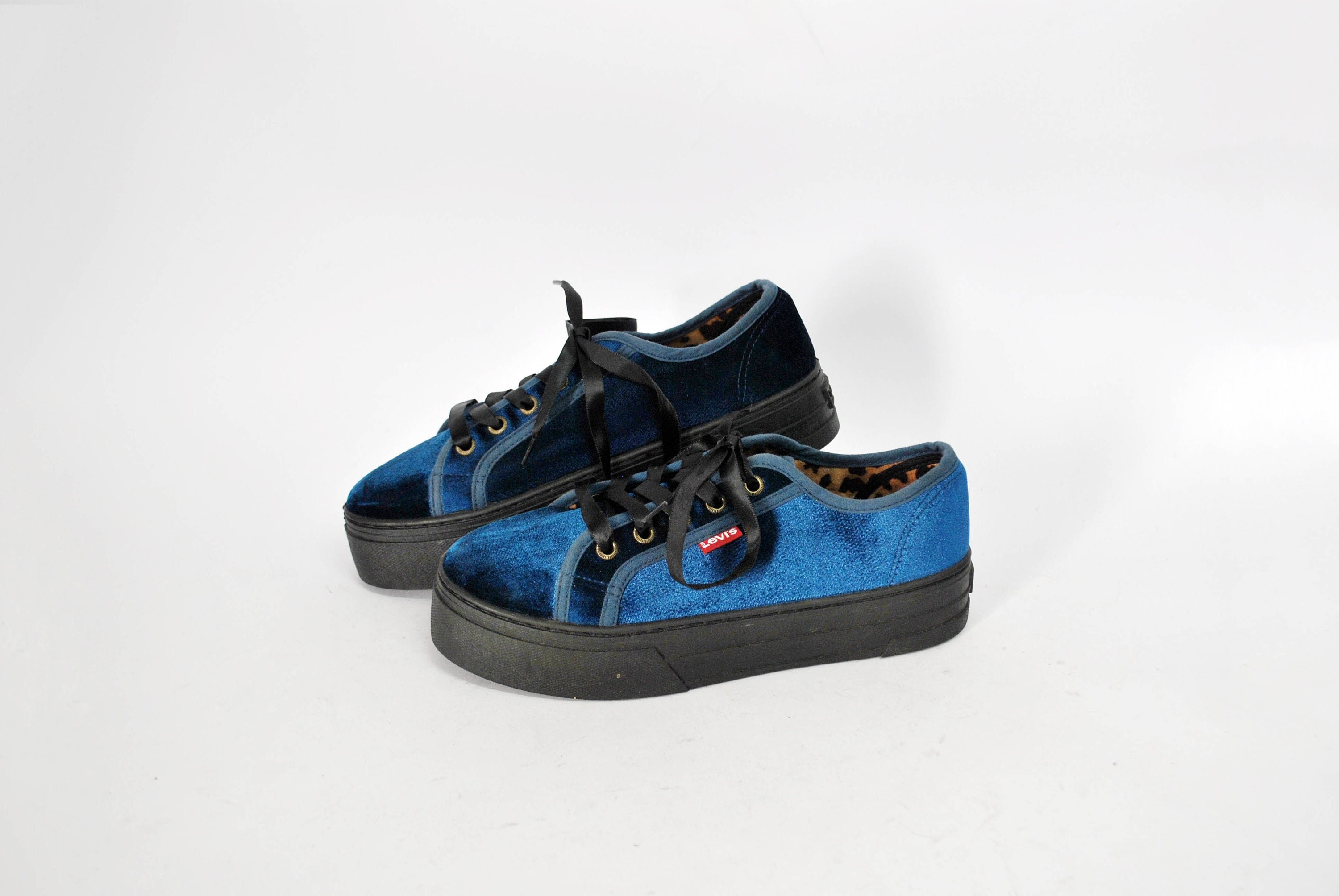 retro canvas sneakers
