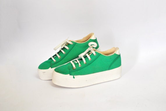 Vintage Green Platform Sneakers – Canvas Low Top Shoes – Chunky Sole 90s Style Trainers – Retro Streetwear Footwear size eu 38 us 7 uk 5