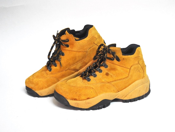 Vintage Style Suede Hiking Boots – Mustard Yellow Chunky Sole Shoes – 90s Workwear Ankle Boots – Outdoor Utility Footwear