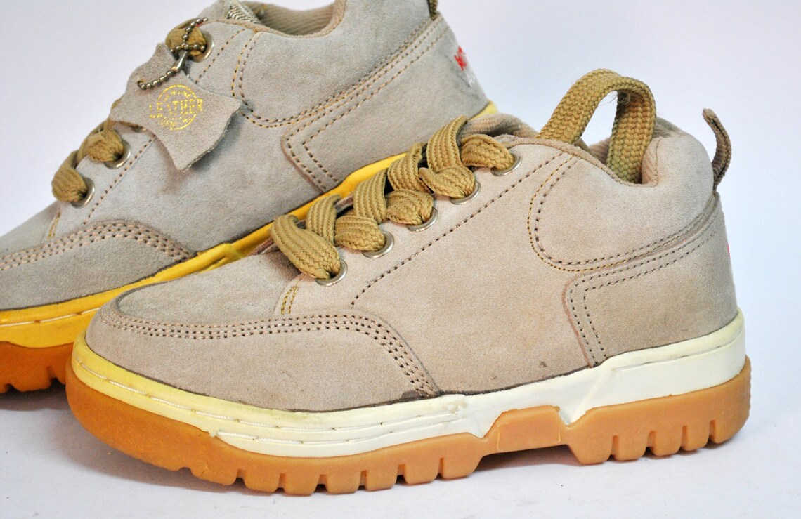 Beige chunky sneakers womens Comfortable Work vintage Hiking leather sneakers shoes Caterpillar mountain size eu 36 uk 3 us 5 gigantic shoes, foto 2 di 5