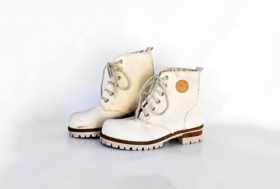 White Canvas Ankle Boots Minimal Lace Up Boots | Workwear Style Boots | Chunky Lug Sole Shoes | Unisex Vintage Boots size eu 42 uk 9 us 11