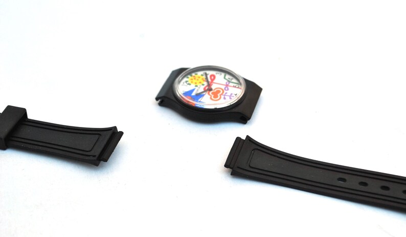 Reloj de pulsera colorido con diseño pop art: reloj de cuarzo con esfera gráfica y correa de caucho negra. Reloj unisex con estilo. imagen 6