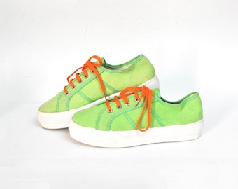 Green Canvas Platform Sneakers – Bright Lace-Up Shoes with Orange Laces – Retro Casual Trainers size eu 39 us 8 uk 6