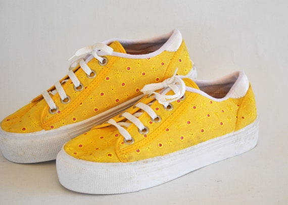 Yellow canvas shoes 90s sneakers style flat tie s… - image 2