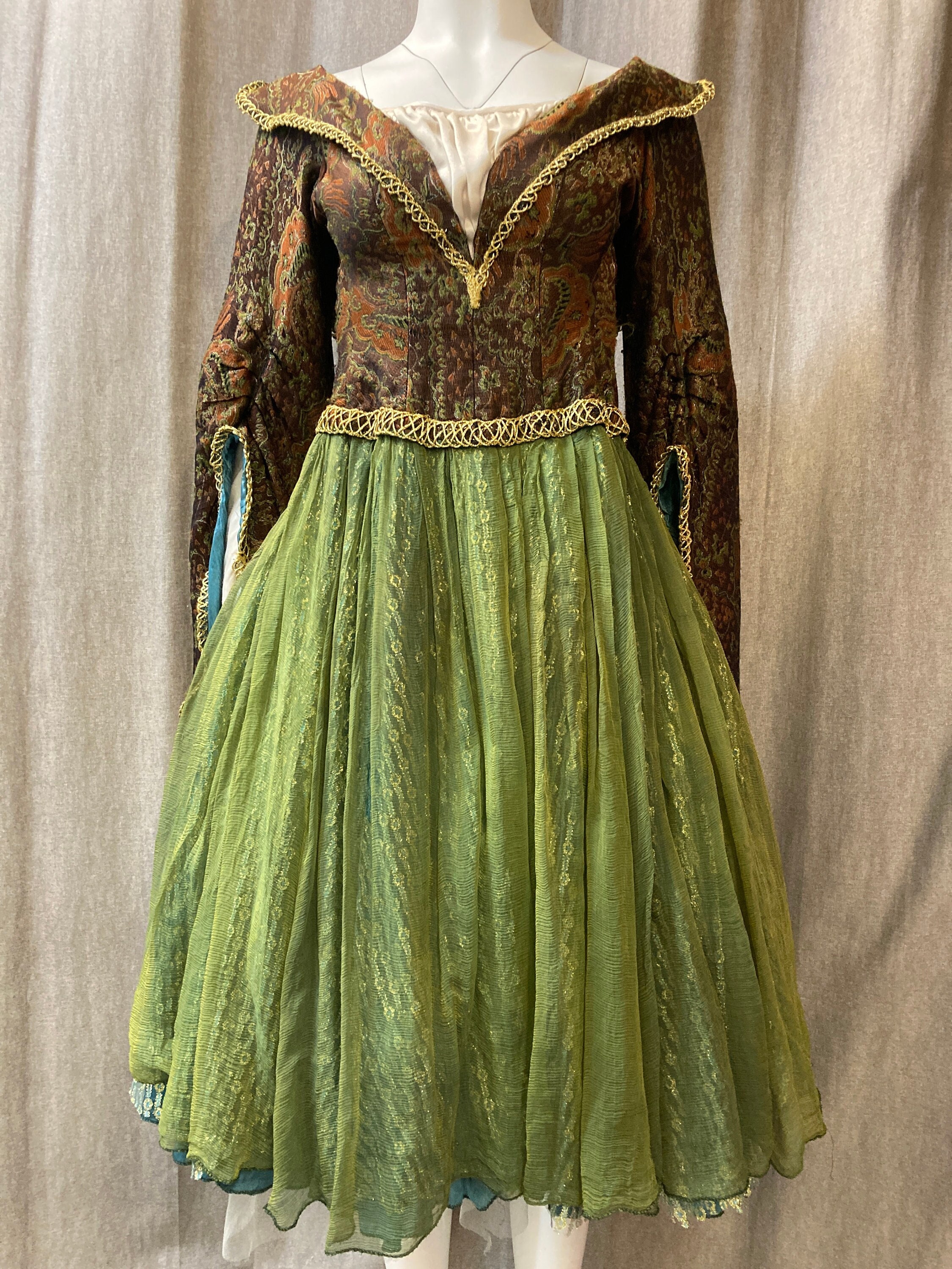 Vintage Theatrical Medieval Style dress, Lady Macbeth, silk, green, costume prop Vintage Theatrical Medieval Style dress, Lady Macbeth, silk, green, costume prop
