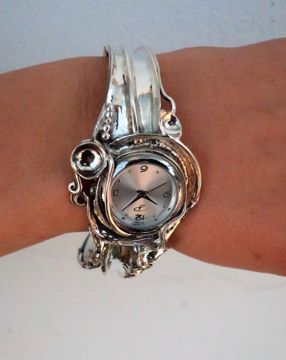 Vintage Flower Bracelet Watch – Avas Collection