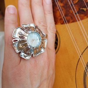 Women&#39;s silver ring watch, Big silver flower finger watch Porans