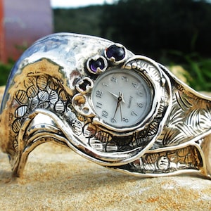 Reloj de puño ancho de plata para mujer, pulsera de reloj grabada con piedra de amatista, regalo de aniversario