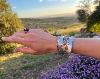 Breites geschnitztes Manschettenarmband aus Sterlingsilber, Boho-Gitterarmband für Sie