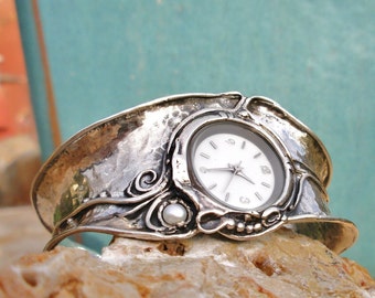 Breite Silber Manschetten-Uhr: Boho Perlen Edelstein Damenuhr