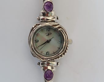 Modernt elegant armband i silver med ädelstenar, unik present till en klocka