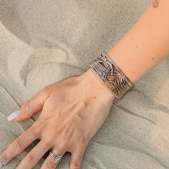 Brazalete plateado mate - El joyero de Miriam