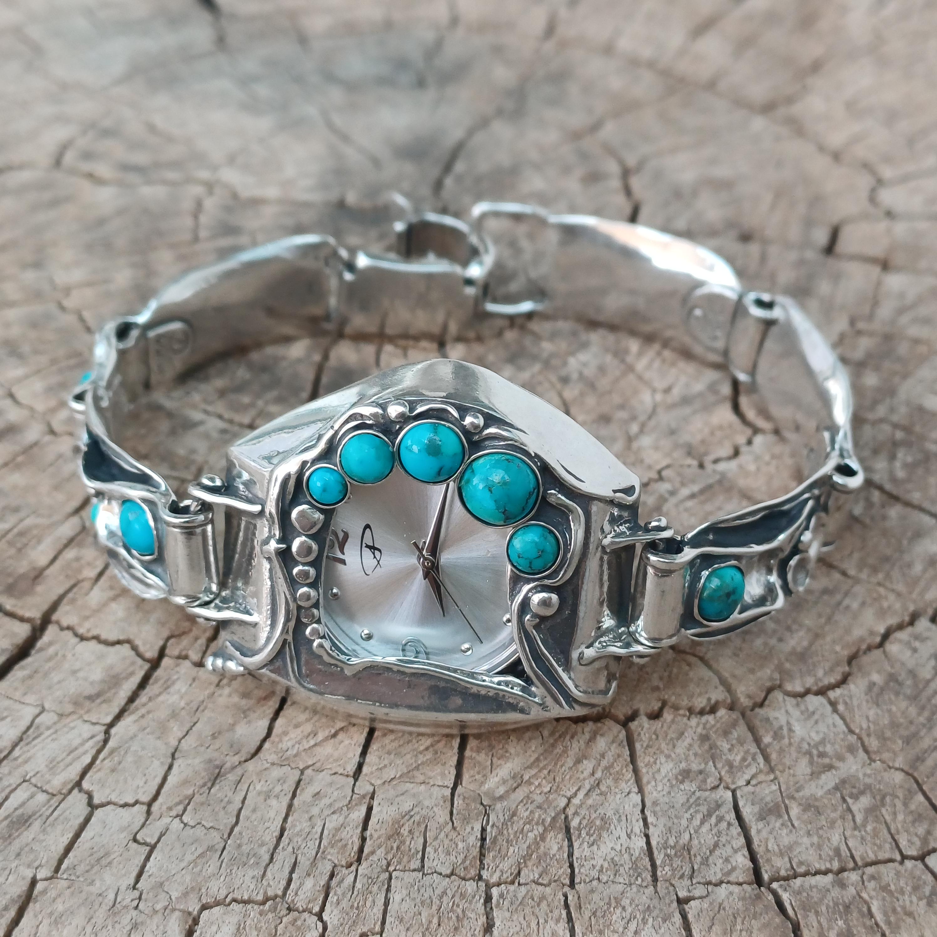 ヴィンテージスタイルのシルバーウォッチ • ターコイズジェムストーン