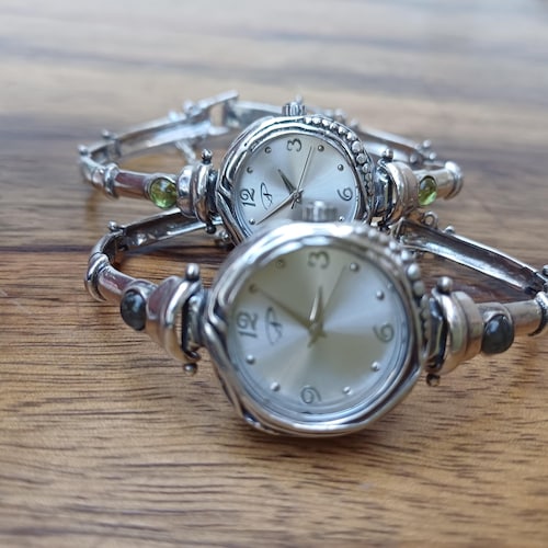 ヴィンテージスタイルのシルバーウォッチ • ターコイズジェムストーン