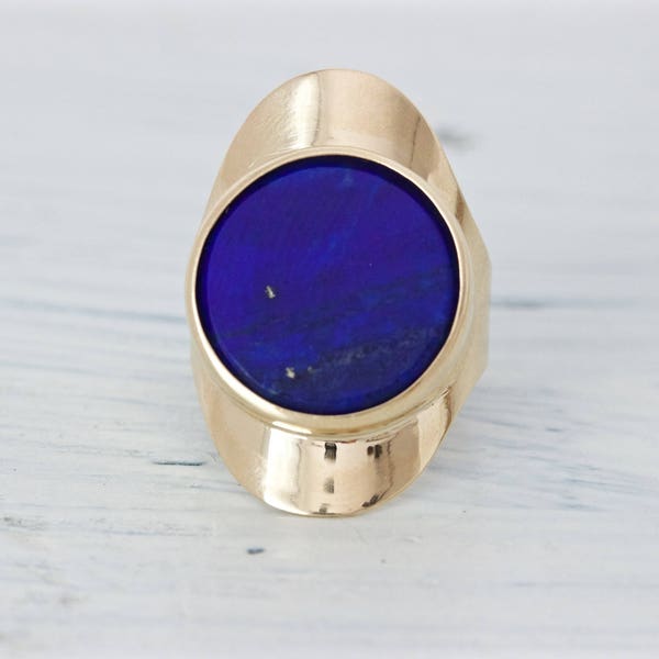 Bold Minimalist Ring with Bezel Set Lapis Lazuli | MCM 1960s Ring | Mid Century Modern Ring in 14k Yellow Gold | Geometric Jewelry | Size 6