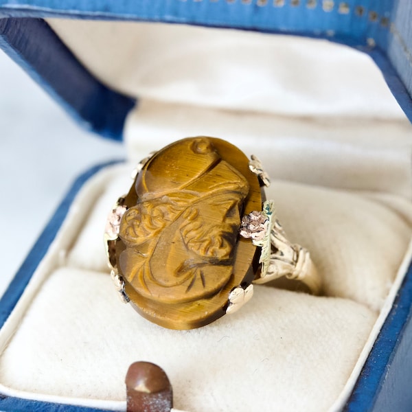 Antique Art Deco Tiger's Eye Cameo Ring in 10k Yellow Gold with Rose Gold Floral Accents, Size 7, 1930s 1940s PSCO Jewelry, Mixed Metal Gold