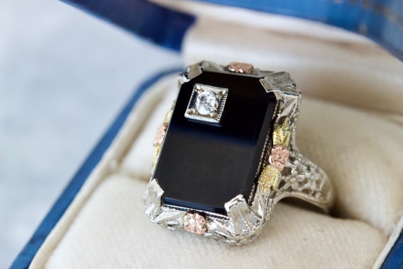 Art Deco Filigree Ring with Diamond Inlaid Black … - image 4