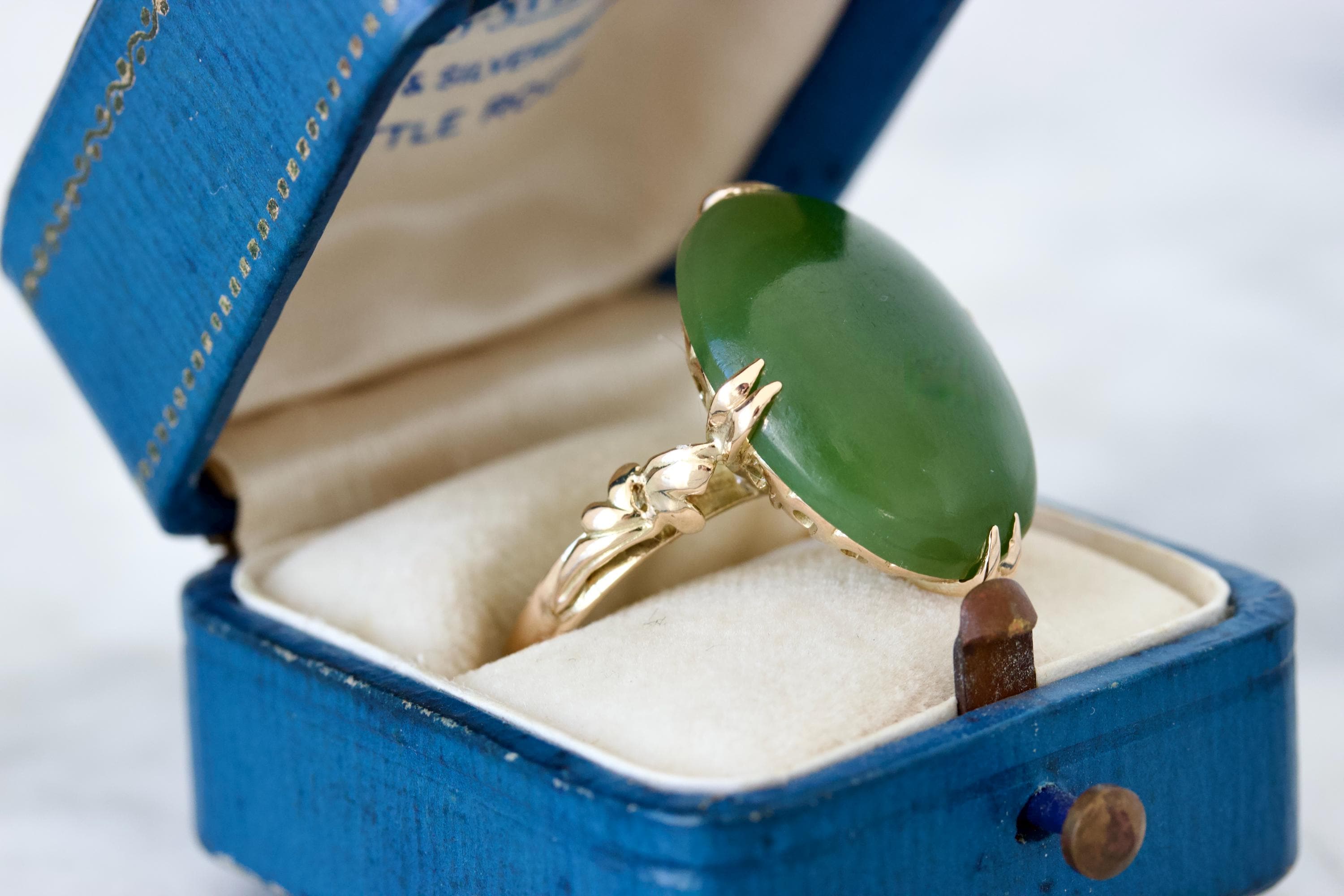 Antique Oval Yellow Gold Jade Ring