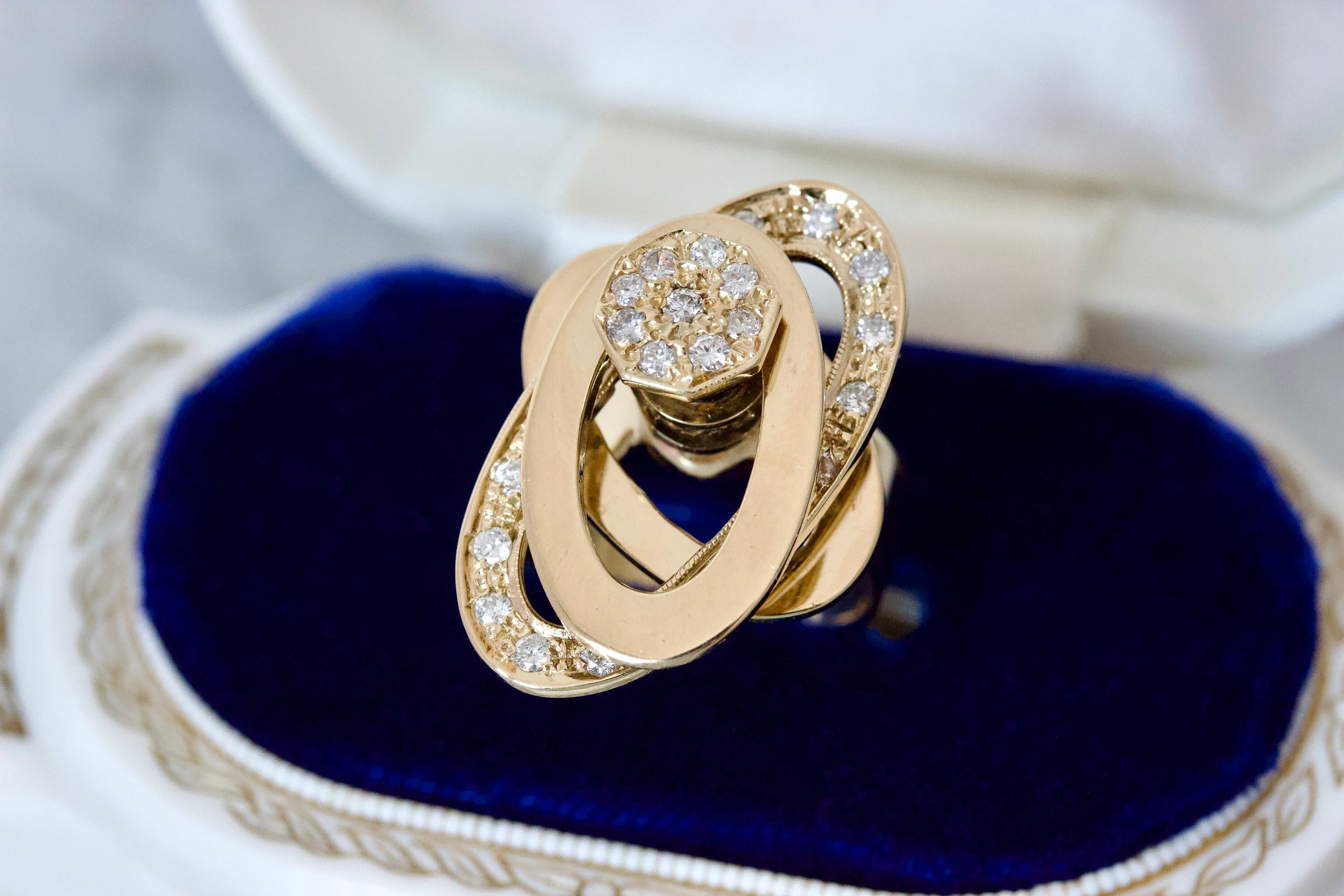 Diamond spinner spinning motion ring deals