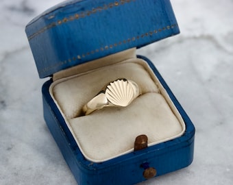 Vintage Shell Signet Ring in 9k Yellow Gold, Size 6.5, 1974 London Assayed, Dainty Flush Style Gold Rings, Unique Cigar Band, Beach Lovers