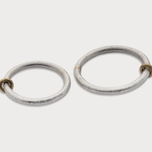 Silver Wedding bands with a gold detail, get married in silver, engagement ring for man and woman with gold. Handmade by Roberto y Victoria.