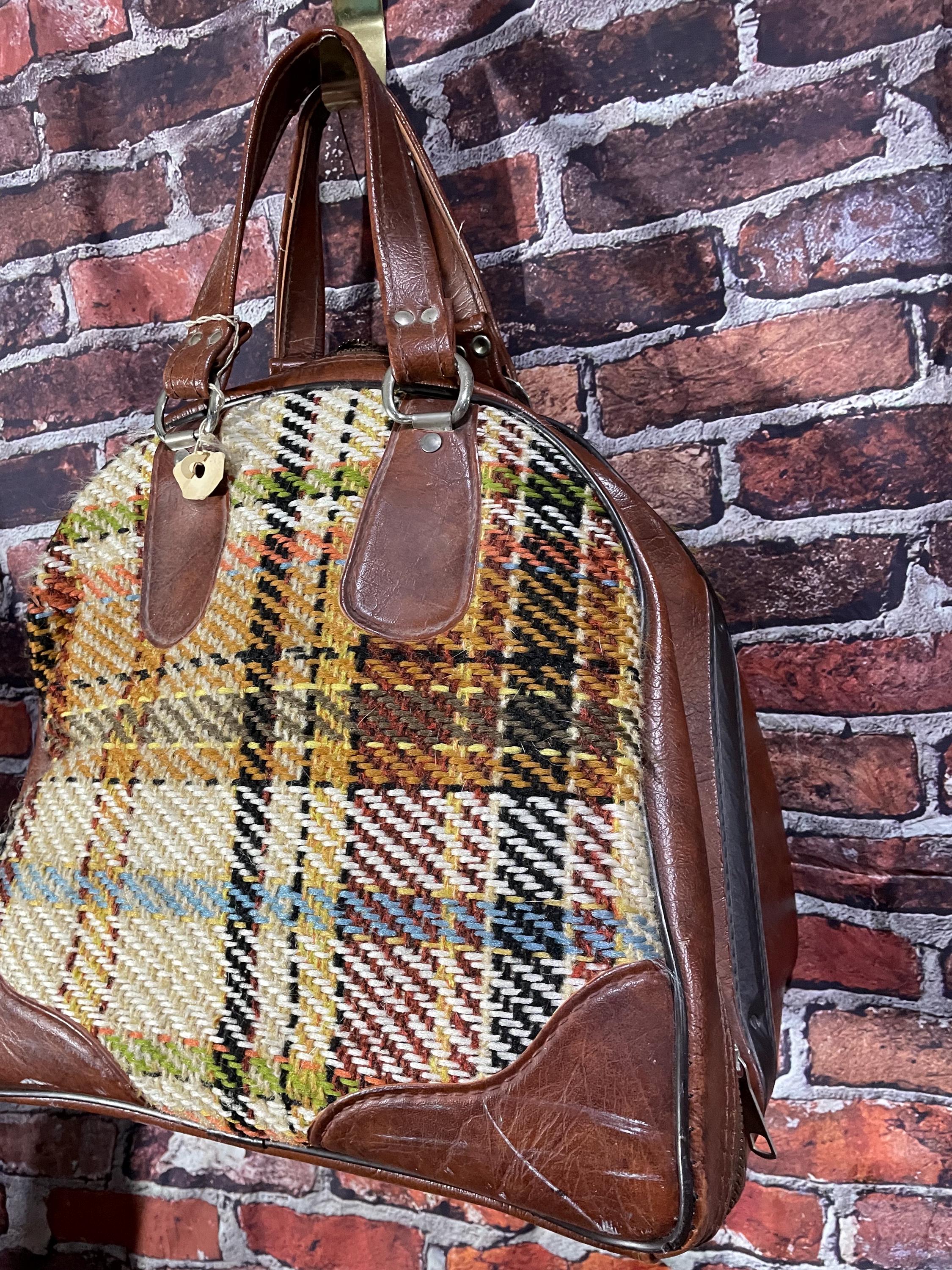 Beautiful Vintage 1976 Plaid BRUNSWICK Bowling Ball Bag