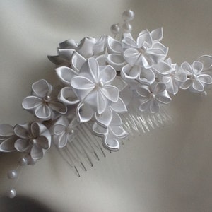 White Bridal Hair Comb - White Kanzashi Flowers with Pearls - Wedding Flowers  Bridal Headpieces  Hair Accessories