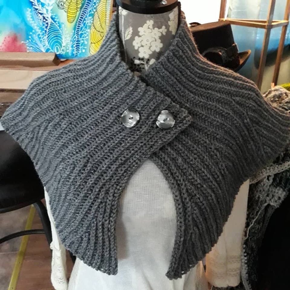 30 Outlander Crochet Patterns for Shawls, Wraps, Capelets, and Cozy Accessories 11 Brianna’s Outlander Capelet Crochet Pattern