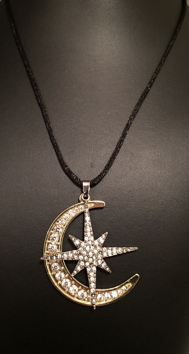 25SS新作人気【RONRON】STARRY DANGLING CHARMS NECKLACE Amazon.com: Moon and Star Necklace - Filigree Patterned Moon