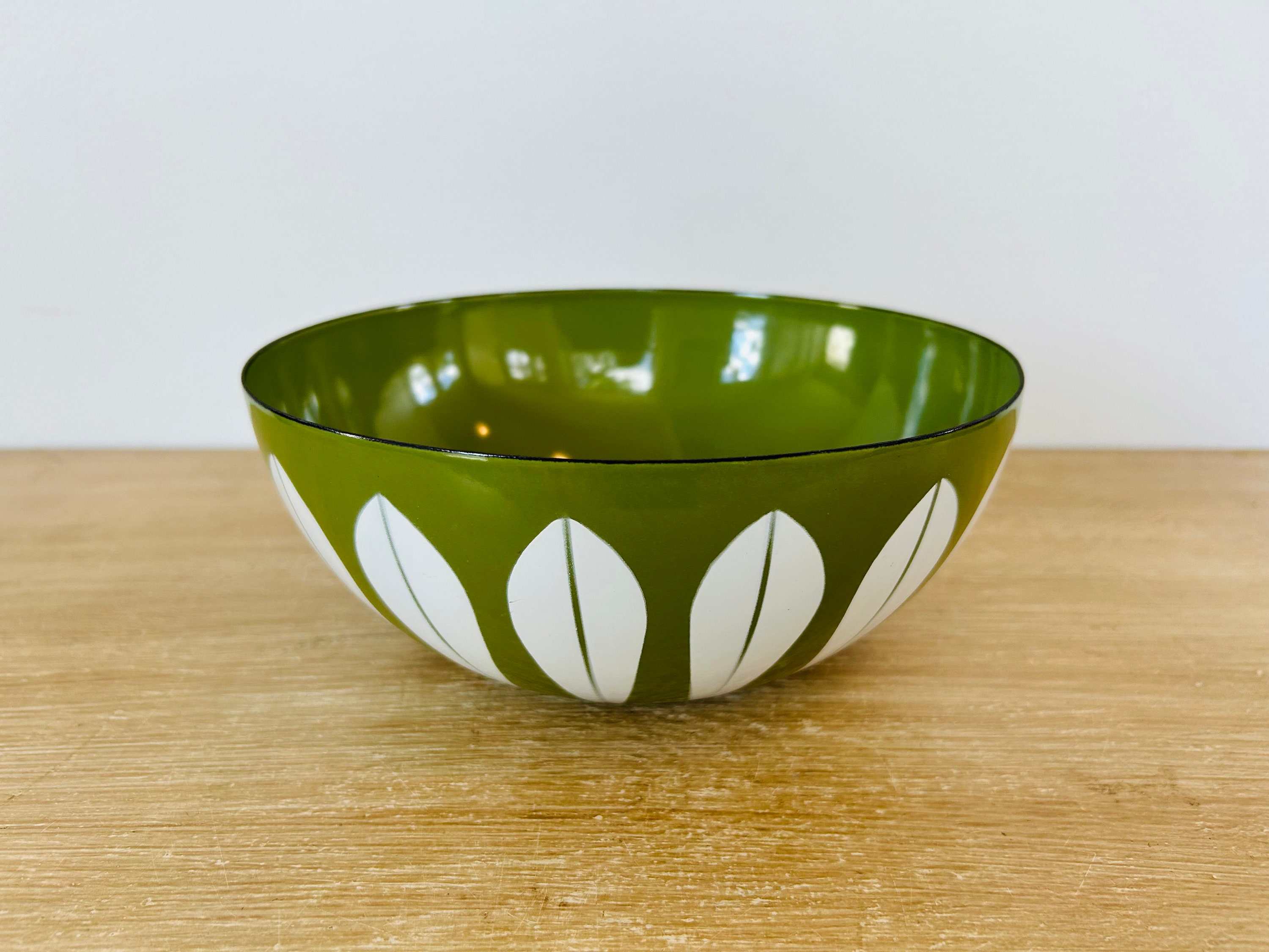 ☆Cathrineholm / Lotus / グリーンボウル / 11cm Cathrineholm 8 Inch Avocado Green Lotus Enamel Mixing Bowl Made in