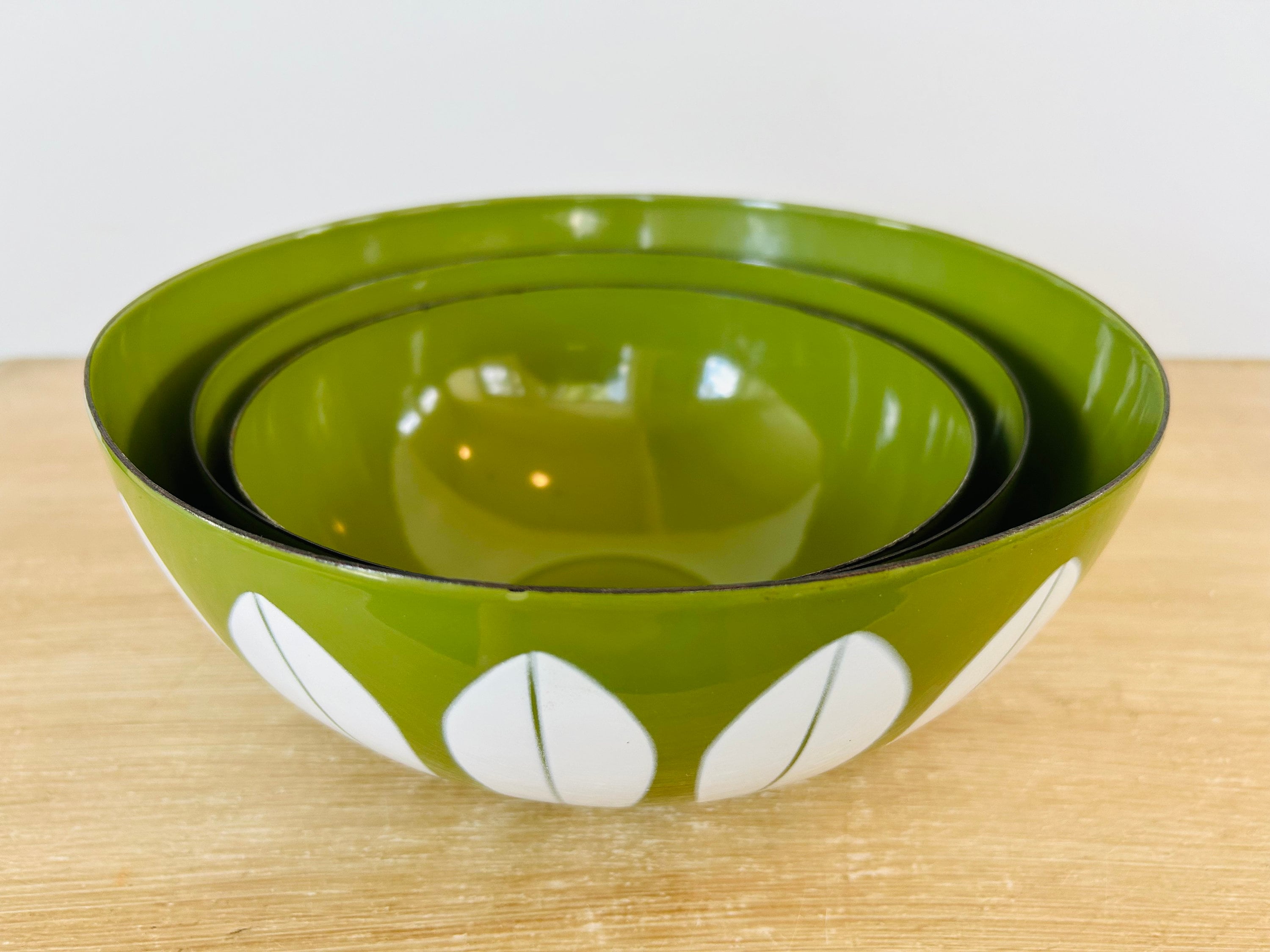 Cathrineholm 8 Inch Avocado Green Lotus Enamel Mixing Bowl Made in