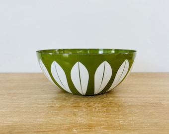 Cathrineholm 8 Inch Avocado Green Lotus Enamel Mixing Bowl Made in Norway