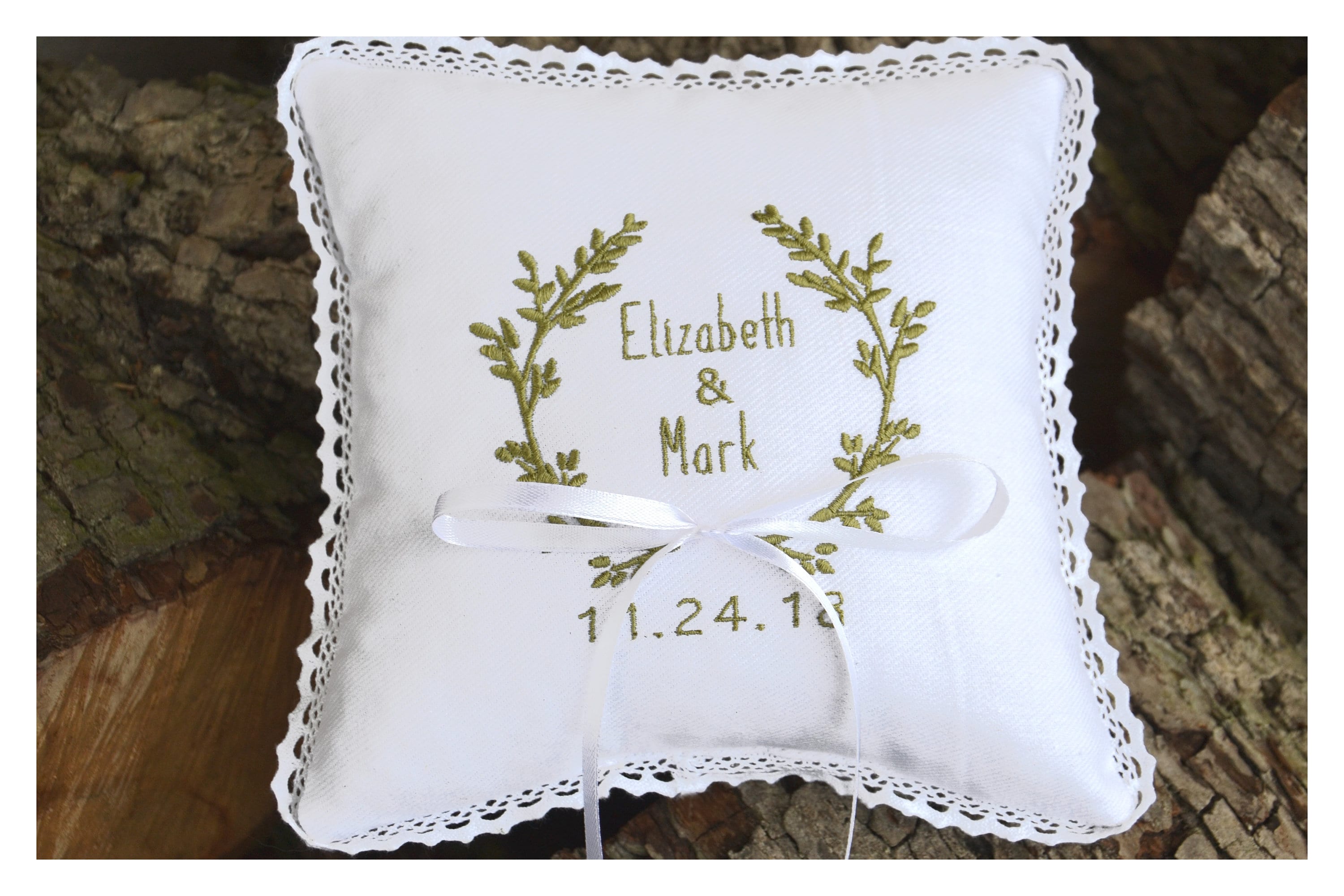 Embroidered ring deals bearer pillow
