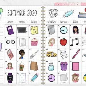 Pu&ograve; includere: Una pagina di pianificazione per settembre 2020 con varie illustrazioni a tema scolastico. Include un taccuino, un laptop, una mela, un autobus scolastico e altre icone. La pagina &egrave; decorata con accenti rosa e uno sfondo a griglia.