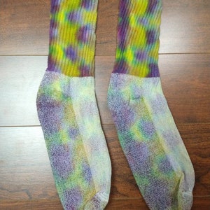Chaussettes d’équipage violets et or s’adapte taille de chaussures pour hommes 6-10