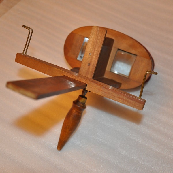 Antique "Saturn" Scope Stereo Viewer and 25 Viewing Cards