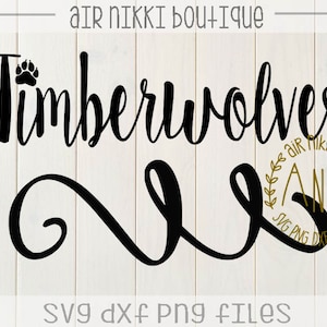 Puede incluir: Diseño digital en blanco y negro con el texto "Timberwolves" y una huella de pata sobre la palabra "Timber". El diseño también incluye un remolino estilizado.