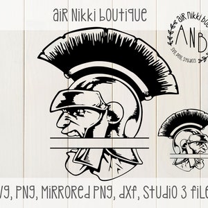 Puede incluir: Silueta en blanco y negro de un casco de soldado romano con un diseño dividido para agregar un nombre o texto. La imagen incluye el texto "air Nikki boutique AND SVG, PNG, Studios >".