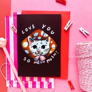 Carte Je t'aime tellement, Joli chat blanc, Saint-Valentin, Champignon, Chaton rigolo, Champignons fongiques, Champignon vénéneux, Anniversaire de mariage, Champignon, Cottagecore